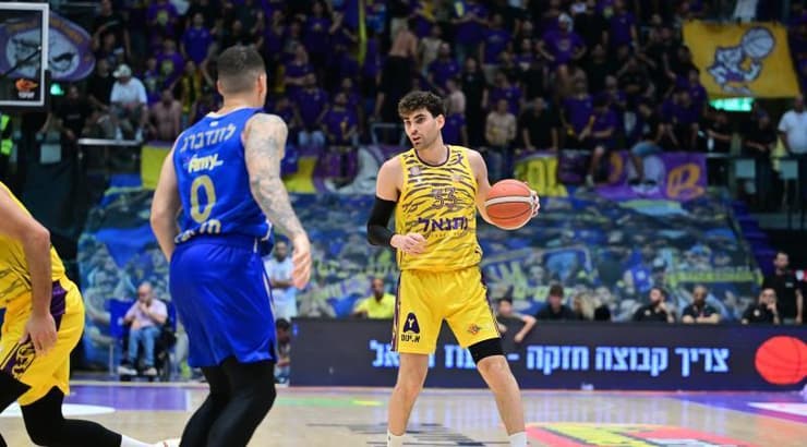יאיר קרביץ (חגי מיכאלי) יאיר קרביץ
