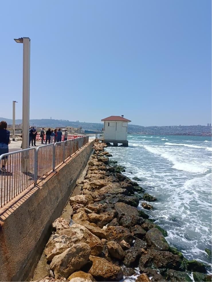 חוף קריית חיים, מחכים לרגע האחרון למציאת פתרון