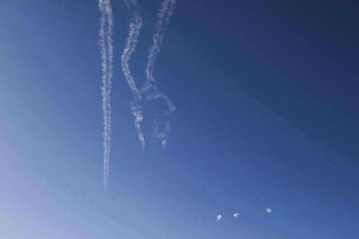 יירוטים ליד גבול לבנון (צילום: REUTERS/Ammar Awad) יירוטים ליד גבול לבנון
