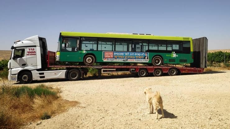 האוטובוס לפני שהפך לבית הארחה (צילום: באדיבות אוטובוס בכרם) האוטובוס לפני שהפך לבית הארחה