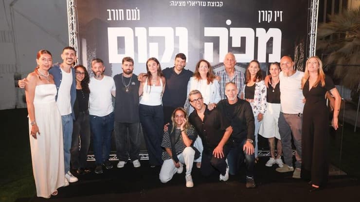 "מפה נקום", הפרויקט של זיו קורן עם שורדי שבי על גג קניון עזריאלי תל אביב (צילום: ערן לם, לנס הפקות) "מפה נקום", הפרויקט של זיו קורן עם שורדי שבי על גג קניון עזריאלי תל אביב