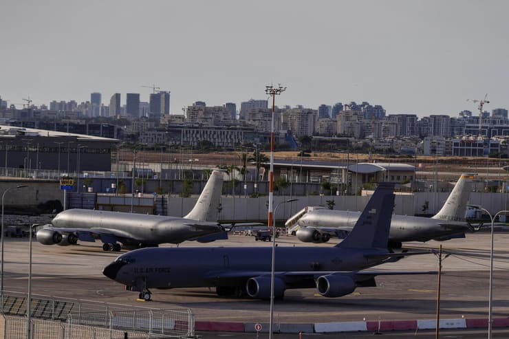 מטוסים של צבא ארה"ב בנתב"ג (צילום: REUTERS/ Dedi Hayun) מטוסים של צבא ארה"ב בנתב"ג