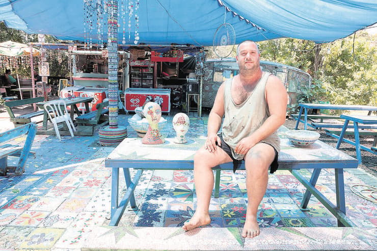 אילון שמעוני, מפעיל אתר קמפינג בשאר ישוב (צילום: שאולן גולן) אילון שמעוני, מפעיל אתר קמפינג בשאר ישוב