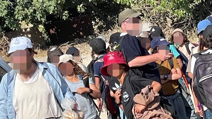 התלמידים והמורים בשטחים החקלאיים של ואדי פוכין מתנחלים הרסו שדה חקלאי של פלסטינים בוואדי פוכין הסמוך לצור הדסה