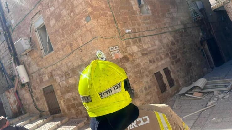 זירת פיצוץ בלון הגז בירושלים (צילום: דוברות כבאות והצלה ) פיצוץ בלון גז בעיר העתיקה ירושלים