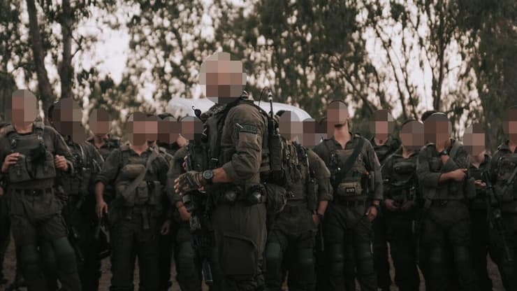 "פירקנו מאות מטענים על הצירים". סא"ל ב' ולוחמי מגלן (צילום: דובר צה"ל ) סא"ל ב' מפקד מגלן