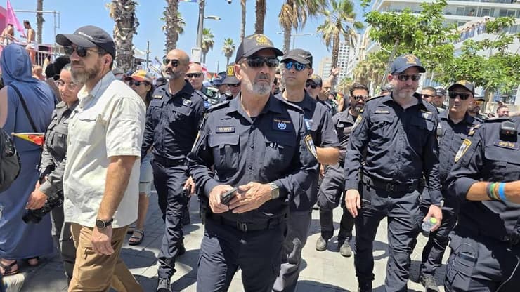 המפכ"ל דני לוי במצעד הגאווה המפכ"ל דני לוי במצעד הגאווה בתל אביב 2026