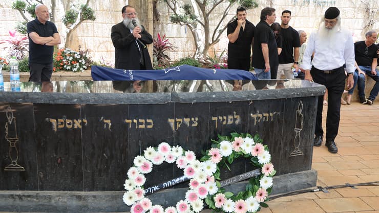 לוויתה של אסתר שמיר (צילום: יריב כץ) לוויתה של אסתר שמיר