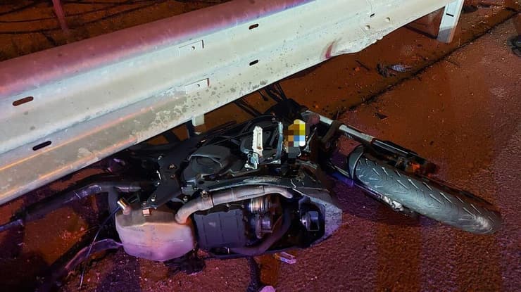 התאונה בכביש 6 (צילום: תיעוד מבצעי מד"א) רוכב אופנוע נהרג רחוב השחרור טירת כרמל