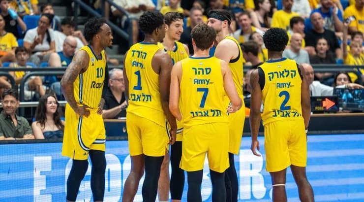 שחקני מכבי חוגגים (רועי כפיר) שחקני מכבי חוגגים
