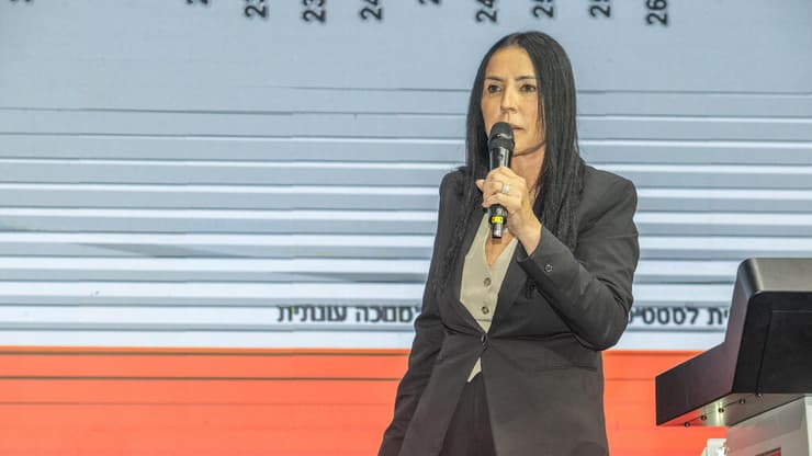 שבי שמר, סמנכ"ל ומנהלת החטיבה הקמעונאית מזרחי טפחות (צילום: עידו ארז) שבי שמר, סמנכ"ל ומנהלת החטיבה הקמעונאית מזרחי טפחות