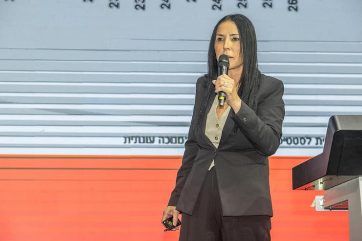 שבי שמר, סמנכ"ל ומנהלת החטיבה הקמעונאית מזרחי טפחות (צילום: עידו ארז) שבי שמר, סמנכ"ל ומנהלת החטיבה הקמעונאית מזרחי טפחות