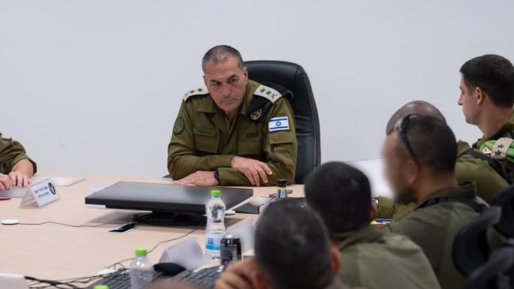 הרמטכ"ל אייל זמיר עם מפקדי האוגדות והחטיבות של פיקוד הצפון (צילום: דובר צה"ל) הרמטכ"ל אייל זמיר עם מפקדי האוגדות והחטיבות של פיקוד הצפון