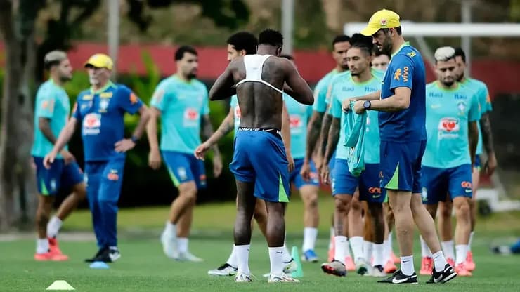 שחקני נבחרת ברזיל. ניטור חכם גם מרחוק; (Getty Images) שחקני נבחרת ברזיל נצפו לובשים אפודים חכמים