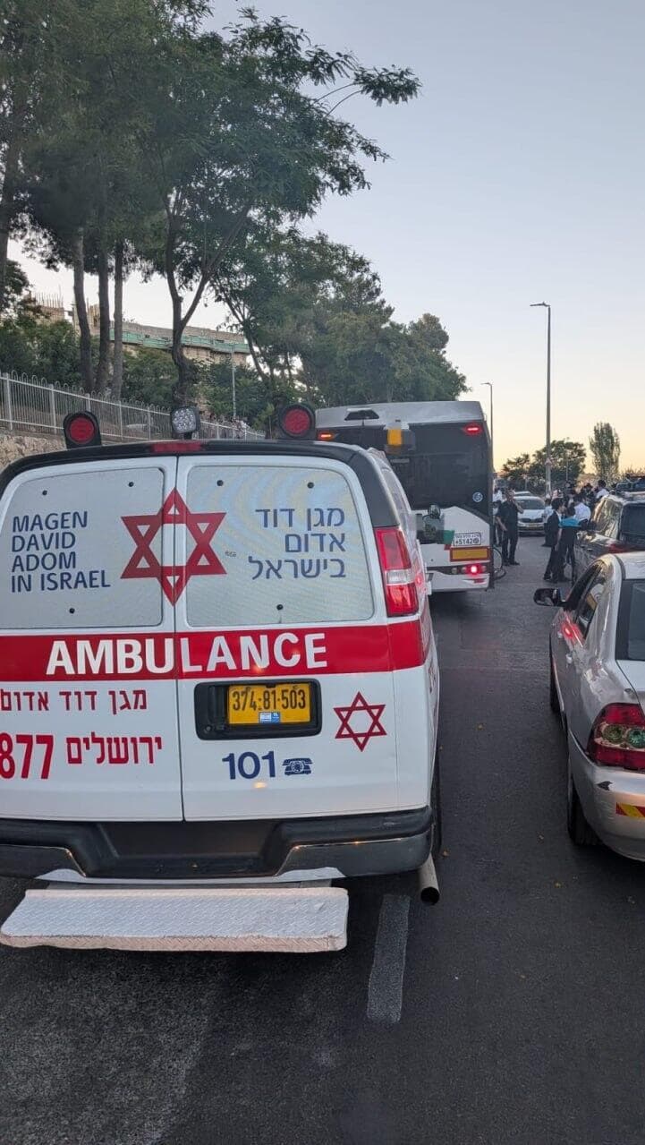 רוכב אופניים בן 10 נפצע מאוטובוס בשדרות רמות בירושלים