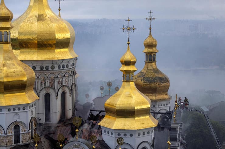צילום: REUTERS/Thomas Peter לאוורת קייב-פצ'רסק המוכר גם כ " מנזר המערות " מתחם של כנסיות ומנזרים ב קייב אוקראינה שנפגע ב מתקפה של רוסיה