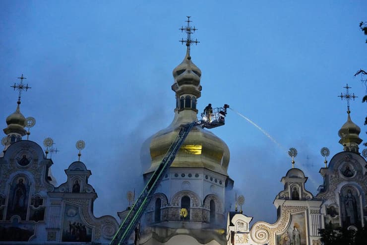 צילום: AP Photo//Efrem Lukatsk לאוורת קייב-פצ'רסק המוכר גם כ " מנזר המערות " מתחם של כנסיות ומנזרים ב קייב אוקראינה שנפגע ב מתקפה של רוסיה