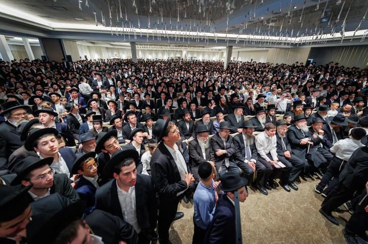 הקהל שהגיע לשמוע את הרב לנדו (צילום: דניאל נפוסי) הקהל שהגיע לשמוע את הרב לנדו