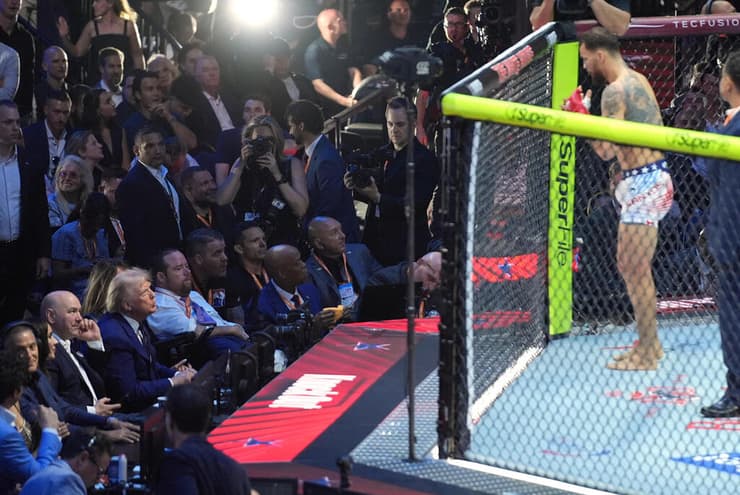 צילום: AP Photo/Mark Schiefelbe אירוע UFC ב הבית הלבן בהשתתפות נשיא ארה"ב טראמפ