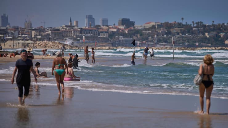 חוף הים בתל אביב (צילום: AP Photo/Ohad Zwigenberg) חוף הים בתל אביב