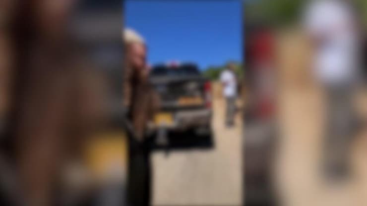 תיעוד: מילואימניקים שליוו משפחה פלסטינית לשטח פרטי בחלחול, ספגו אלימות קשה מצד פורעים יהודים