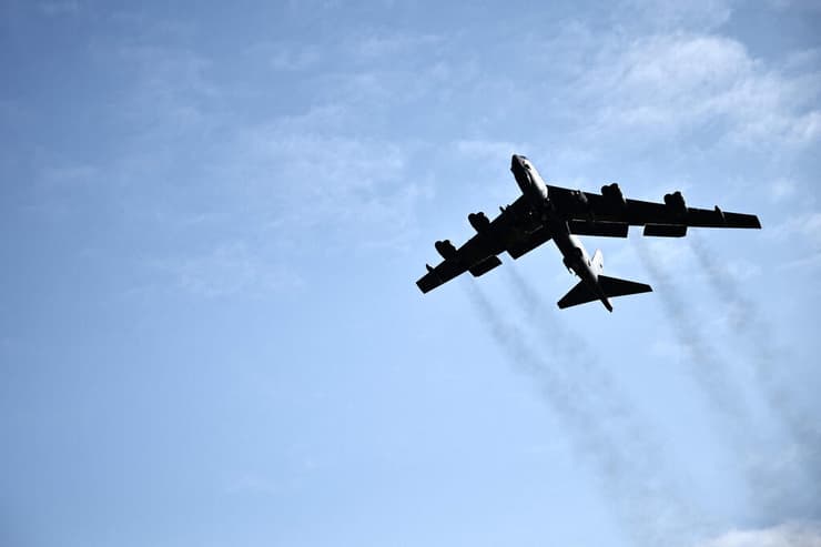 מטוס B-52 סטרטופורטרס (צילום: Henry Nicholls / AFP) מטוס B-52 סטרטופורטרס