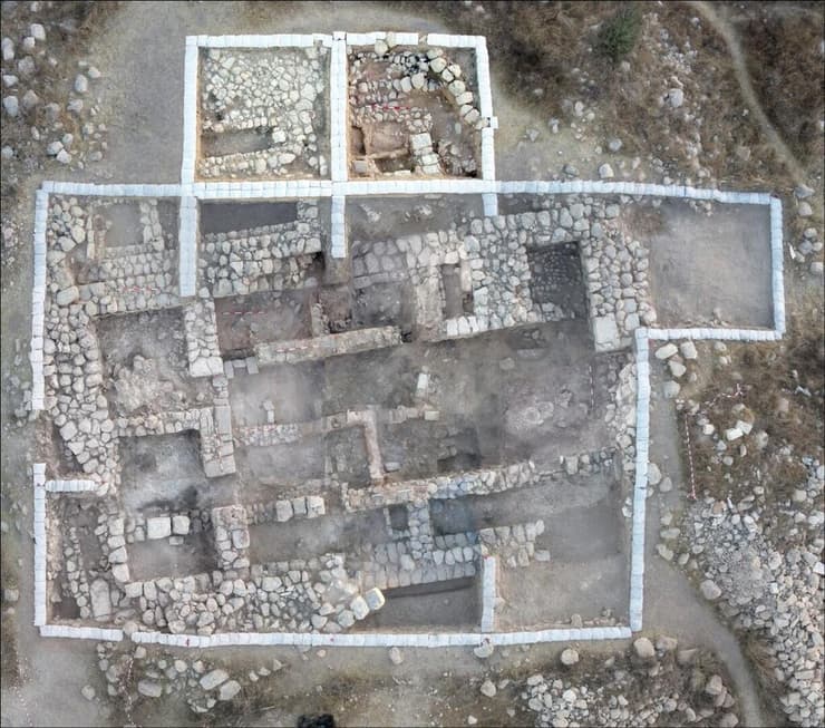 תצלום אווירי של "בית המושל" (בניין 101) (צילום: Sky View, Griffin Aerial Imaging, יאיר ספיר) תצלום אווירי של "בית המושל" (בניין 101)