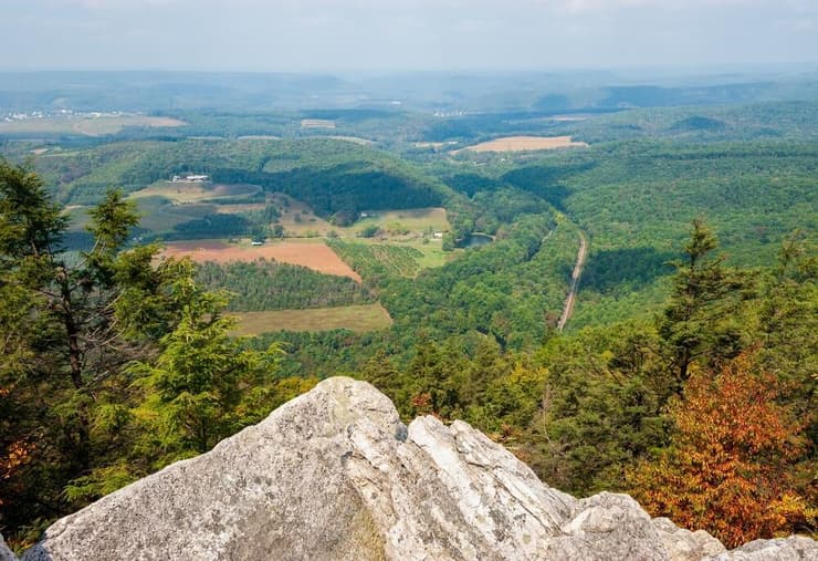 Hawk Mountain Sanctuary (צילום: Zack Frank / shutterstock) Hawk Mountain Sanctuary