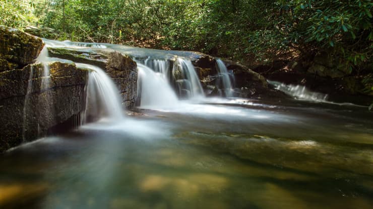 מפלים ללא סוף (צילום: Ethan Quin / shutterstock) Sand Spring Run