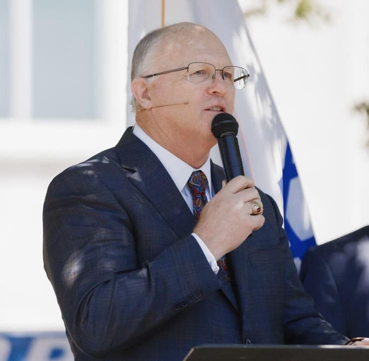 הכומר פול צ'אפל. בנה אימפריה דתית מקומית (צילום: Aura Aguirre) הכומר פול צ'אפל