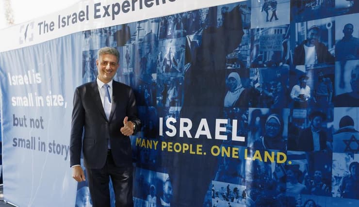 ישראל בכר. "אם לא נשמר את הקואליציה הנוצרית שתומכת בנו, בסיס האהדה המוסרית בנו יקרוס" (צילום: Aura Aguirre) ישראל בכר בתערוכה