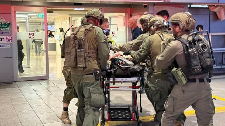 הגעתו של מתנאל לרמב"ם כשנפצע (צילום: באדיבות בית חולים רמב"ם) הגעתו של מתנאל למיון רמב"ם כשנפצע