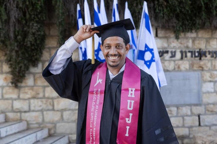 Batum Gevrazgiabhar received a degree in sociology