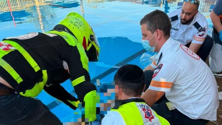 נערה טבעה בבריכה ציבורית במודיעין
