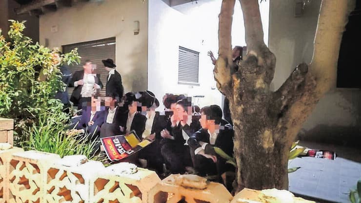 התפרעות מחוץ לביתו של תא"ל יובל יאמין באשקלון (צילום: דוברות המשטרה) התפרעות מחוץ לביתו של תא"ל יובל יאמין באשקלון