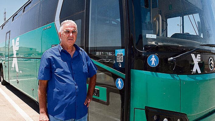 הנהג הוותיק מאיר עשור. "אין לי ברירה אלא לוותר" (הרצל יוסף) הנהג הוותיק מאיר עשור