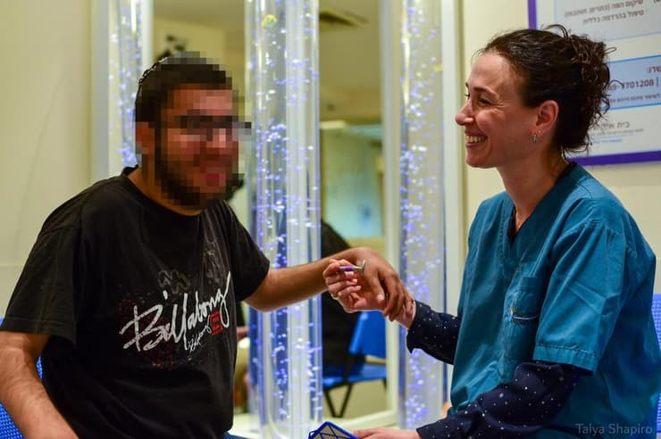 "החזון שלנו הוא שכל אחד יוכל לבחור איך והיכן לקבל טיפול דנטלי - כמו כל אדם אחר" (צילום: באדיבות בית איזי שפירא) טיפול שיניים באנשים עם מוגבלויות בבית איזי שפירא