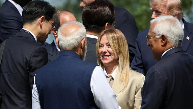 צילום: Isabel Infantes / POOL / AFP ראש ממשלת איטליה ג'ורג'ה מלוני ו ראש ממשלת הודו נרנדרה מודי ב ועידת G7