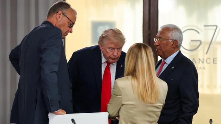צילום: Christian Hartmann / POOL / AFP נשיא ארה"ב דונלד טראמפ ו ראש ממשלת איטליה ג'ורג'ה מלוני ב וועידת G7