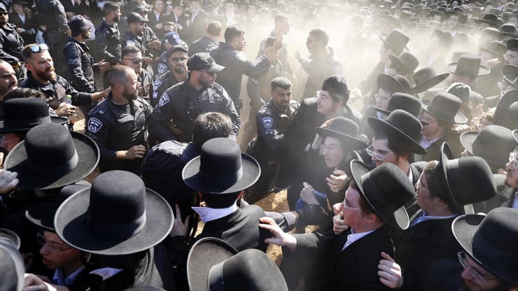 "זה לא יחזור על עצמו". בית ליד בשבוע שעבר (צילום: Amir Levy/Getty Images) הפגנת חרדים ליד כלא 10
