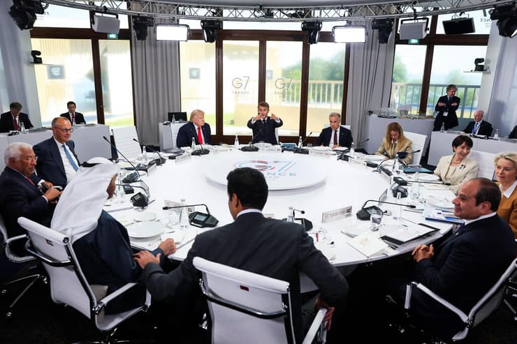 צילום: Christian Hartmann / POOL / AFP ישיבה ב וועידת G7