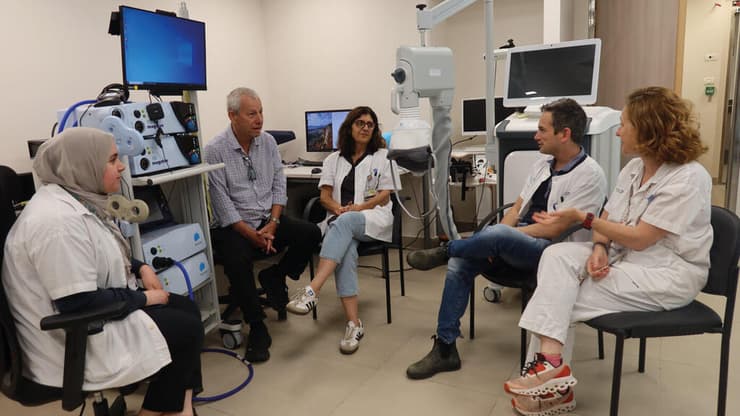 אורית וונדרמן בר־סלע, פיזיותרפיסטית, ד"ר שי אופיר גבע, סגן מנהלת המחלקה לשיקום נוירולוגי ב', ד"ר קורין צרפתי, מנהלת המחלקה לשיקום נוירולוגי ב', ד"ר נחום סורוקר, ממונה על הוראה ופיתוח אקדמי ומנהל מעבדת מחקר במחלקה, אפנאן מוהנא, מרפאה בעיסוק