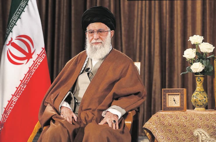 חמינאי. מנע פריצה לפצצה (צילום: Office of Iranian SupremeLeader/AP) עלי חמינאי