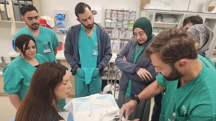 מה מניע רופאים צעירים לבחור התמחות? מחקר ישראלי חדש בחן את השיקולים שמאחורי ההחלטה (צילום: שיבא) סטאז'רים בשיבא