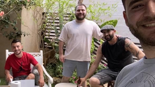 אלכסנדר עם החברים. "היה אדם מאוד אכפתי וחבר טוב" רס"ר (במיל') אלכסנדר פילין ז"ל