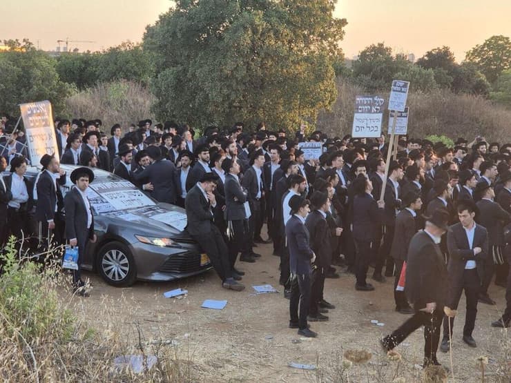 צילום: מיקי שמידט הפגנת חרדים ליד כלא 10