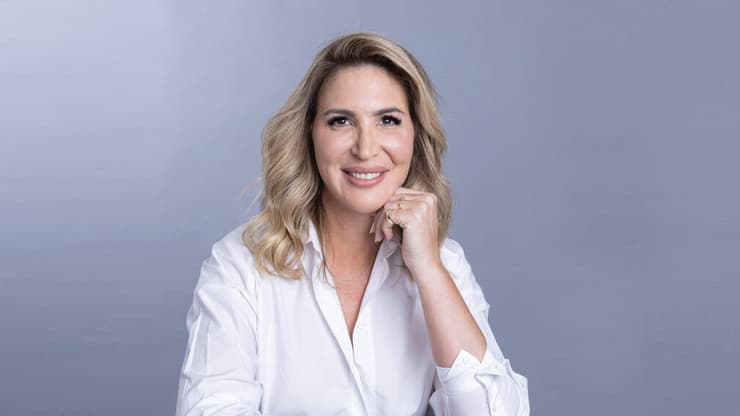 ד"ר אלה אגוזי מומחית לרפואת עור ומנהלת רפואית מכבי אסתטיקה