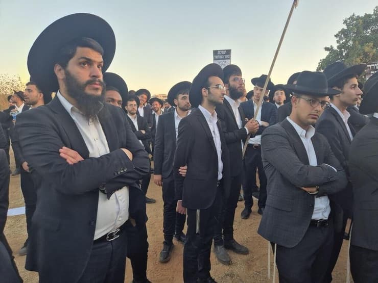 צילום: מיקי שמידט הפגנת חרדים ליד כלא 10