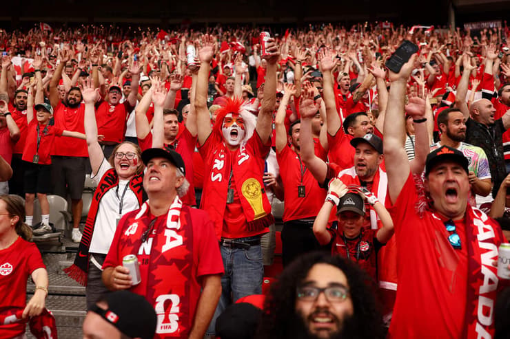חגיגות בוונקובר (צילום:Fran Santiago / GETTY IMAGES NORTH AMERICA / AFP) אוהדי קנדה