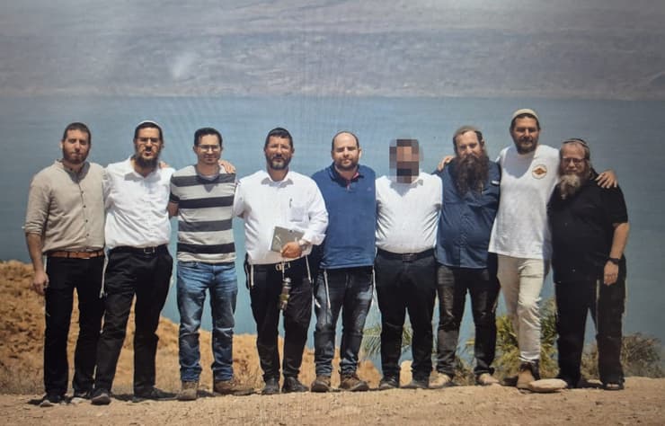 "תצללו לתוך שׁוּרָה שלכם, ותמצאו נקודה של כוח". משתתפי הסדנה במצוקי דרגות (צילום: אלכס קולומויסקי) "תצללו לתוך שׁוּרָה שלכם, ותמצאו נקודה של כוח". משתתפי הסדנה במצוקי דרגות